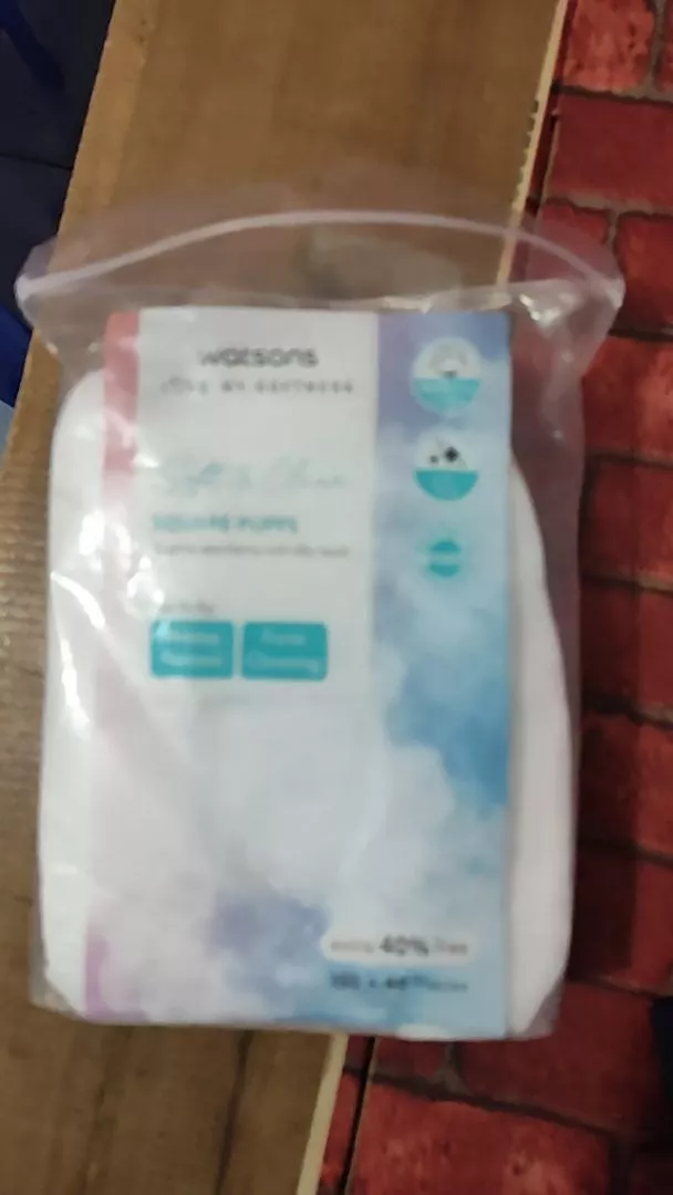 Bông tẩy trang Watsons cận cảnh