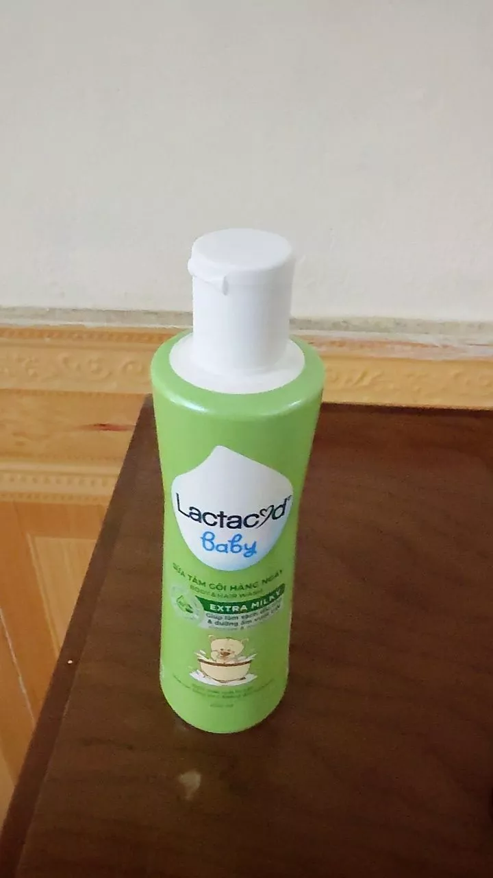 Sữa tắm gội Lactacyd Milky dùng cho bé