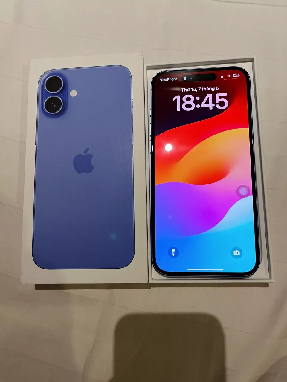 Điện thoại iPhone 16 Plus 128GB - góc nhìn sản phẩm