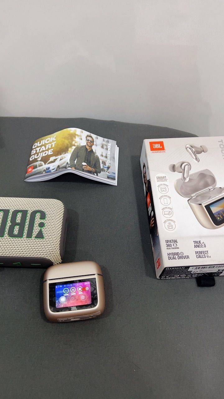 Hộp sạc JBL Tour Pro 3
