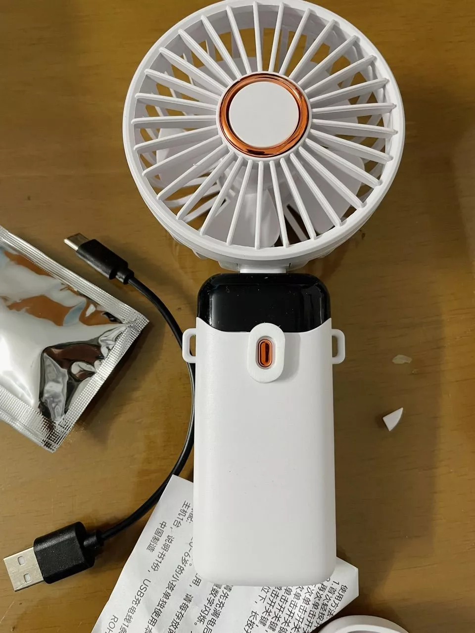 Quạt dùng cầm tay hoặc để bàn