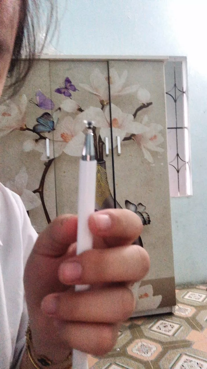 Bút cảm ứng Goojodoq thao tác màn hình
