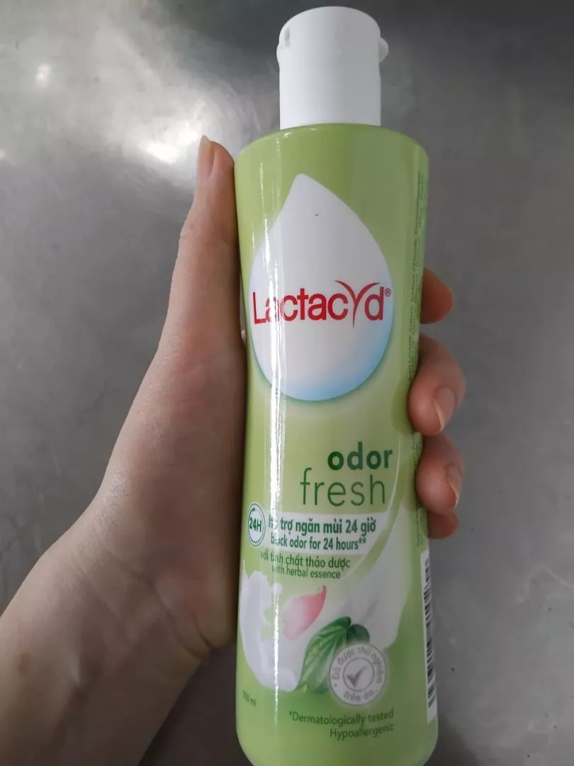 Lactacyd lá trầu không hoa hồng