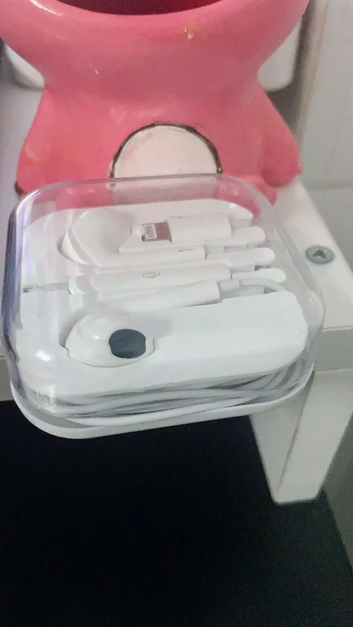 Tai nghe và dây cáp
