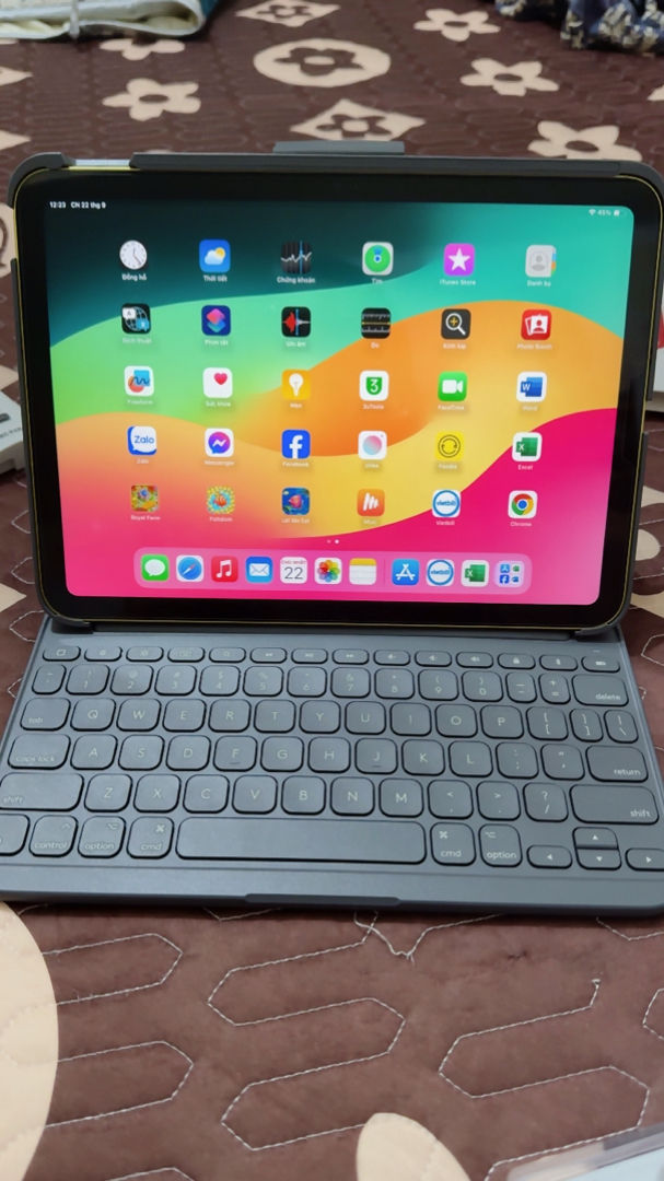 Bàn phím Logitech Slim Folio cho iPad