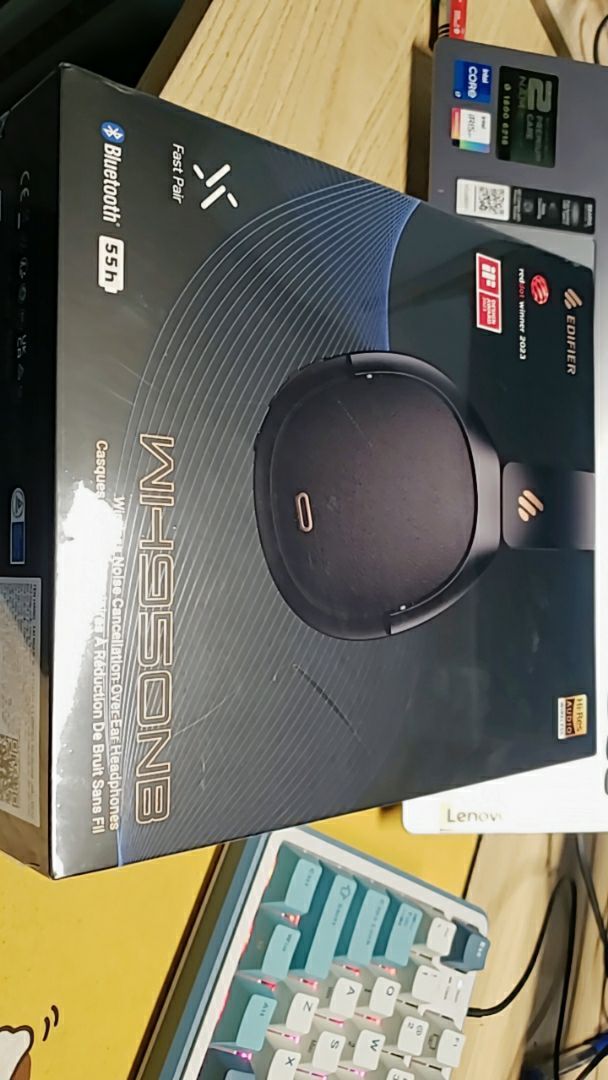 EDIFIER WH950NB/W80 thiết kế chụp tai