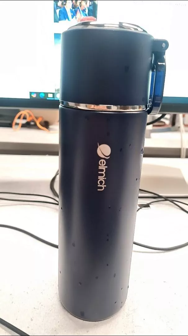 Nắp bình tích hợp cốc uống