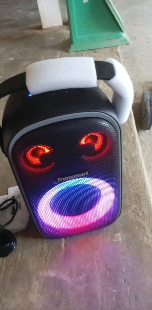 Loa Bluetooth Tronsmart kèm micro