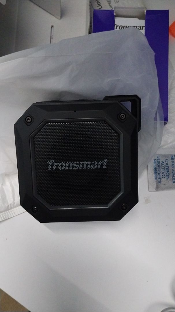 Tronsmart Groove 2 với đèn LED RGB
