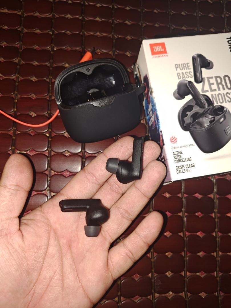 Tai nghe JBL chống ồn