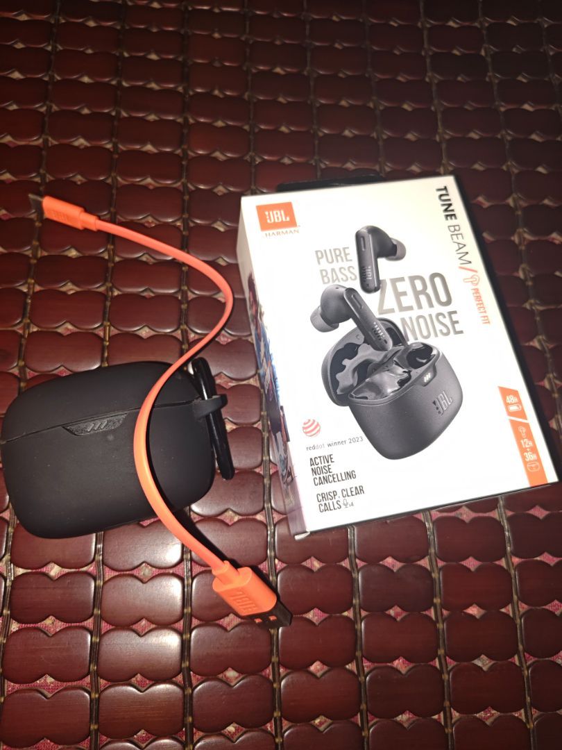Hộp sạc JBL Tune Beam