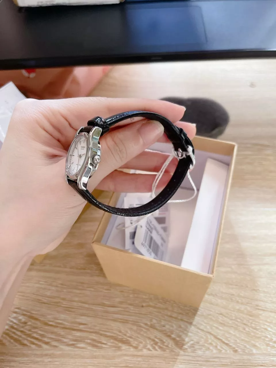 Kích thước và kiểu dáng đồng hồ Casio LTP-1094E-7ARDF