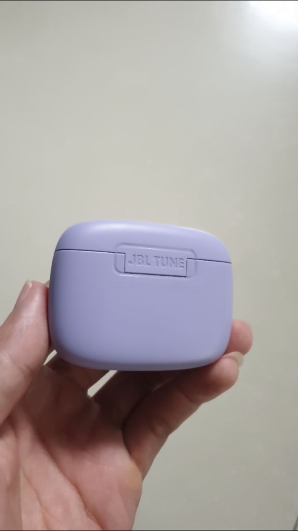 Tai nghe JBL Tune Beam kèm phụ kiện