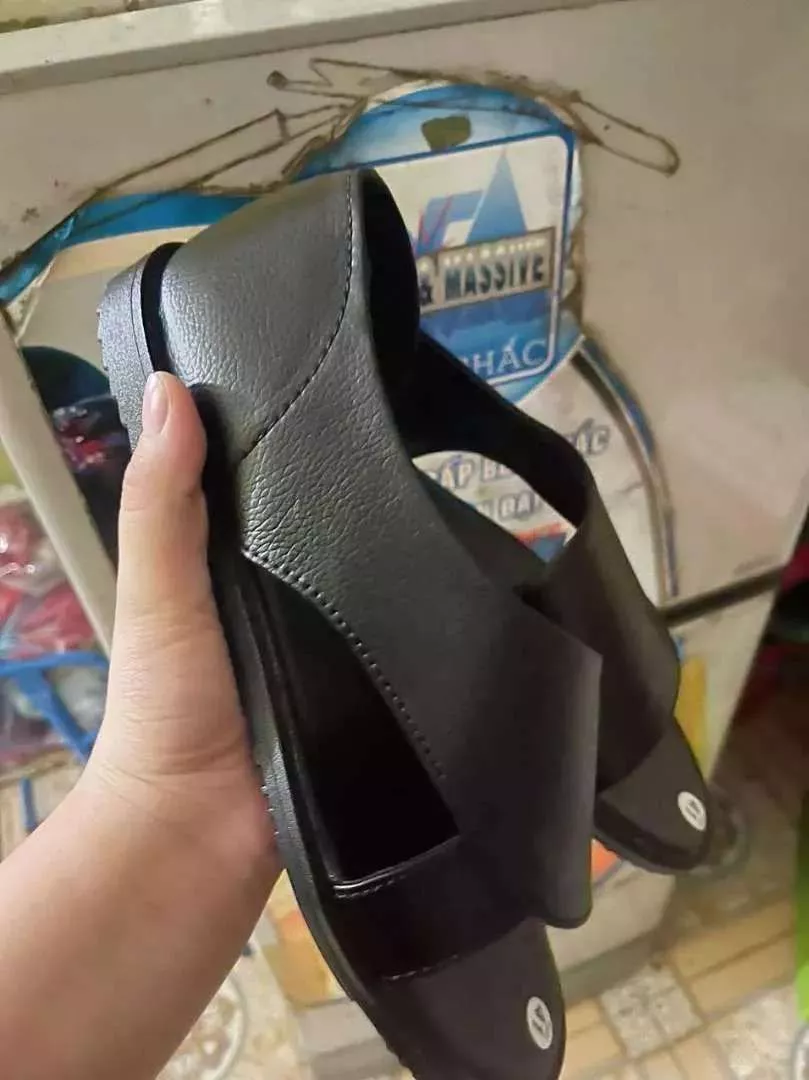 Chi tiết quai dép sandal nam ôm chân
