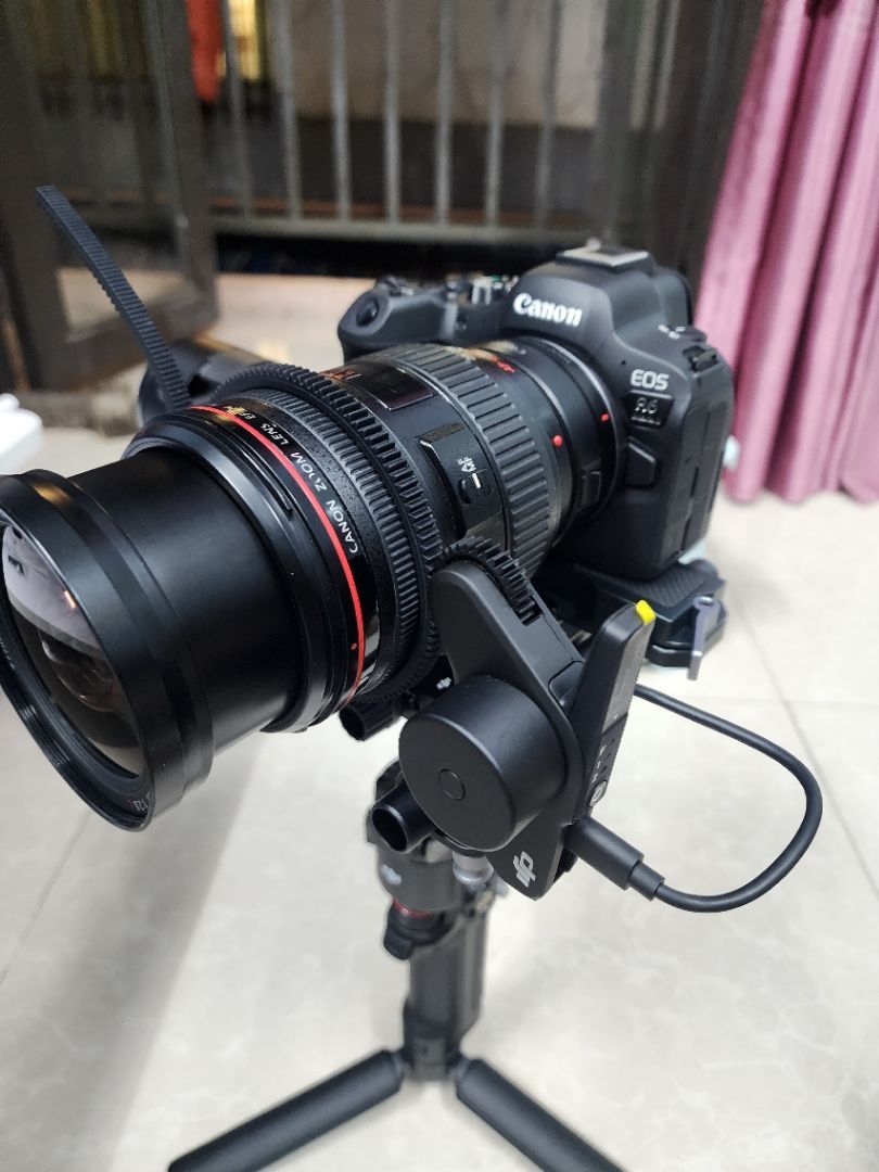 DJI RS 4 hỗ trợ camera DSLR và Mirrorless