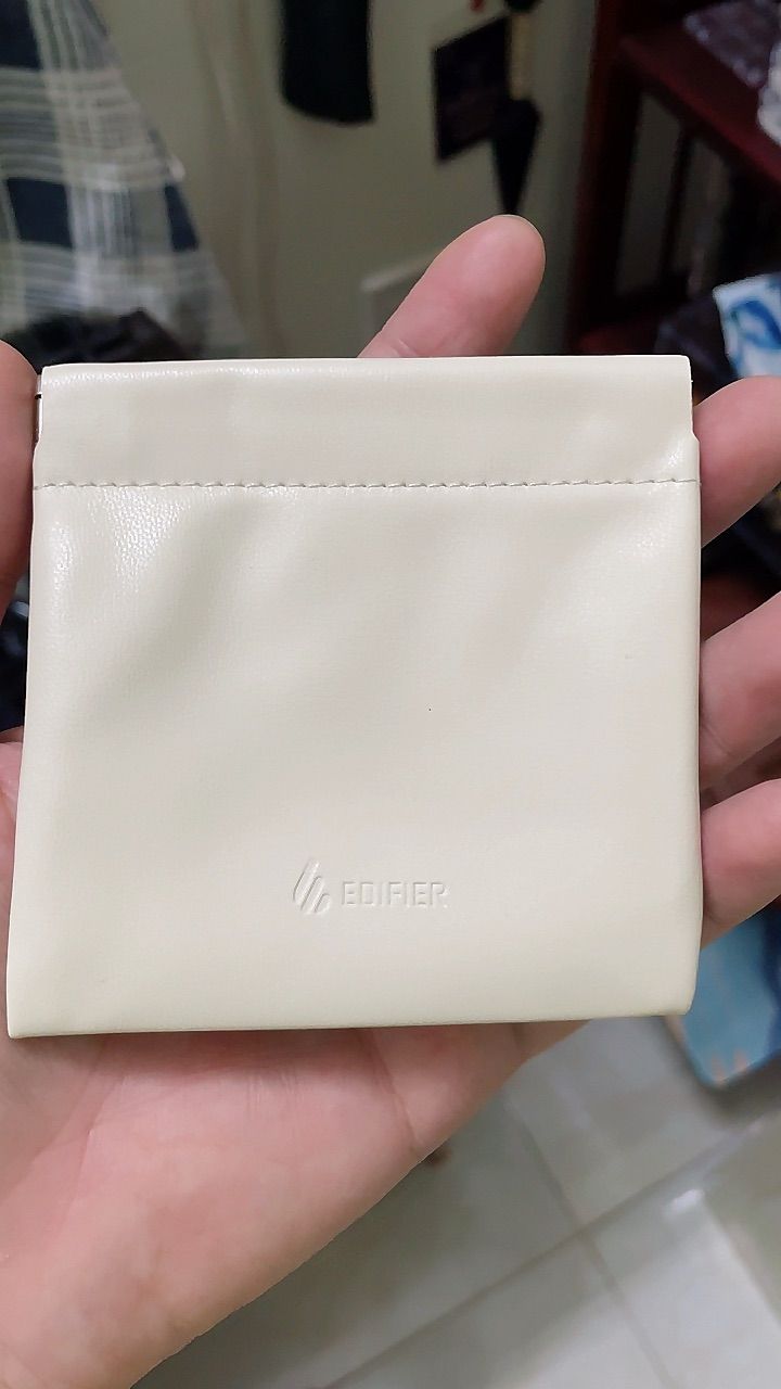 Thiết kế túi phụ kiện Edifier