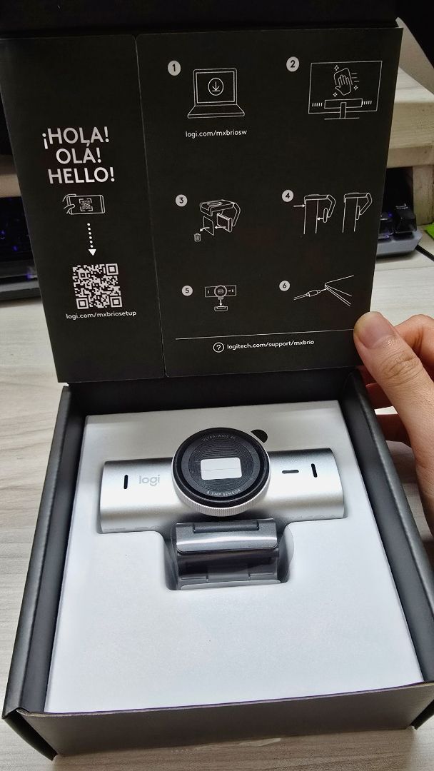 Webcam Logitech MX BRIO có màn che ống kính