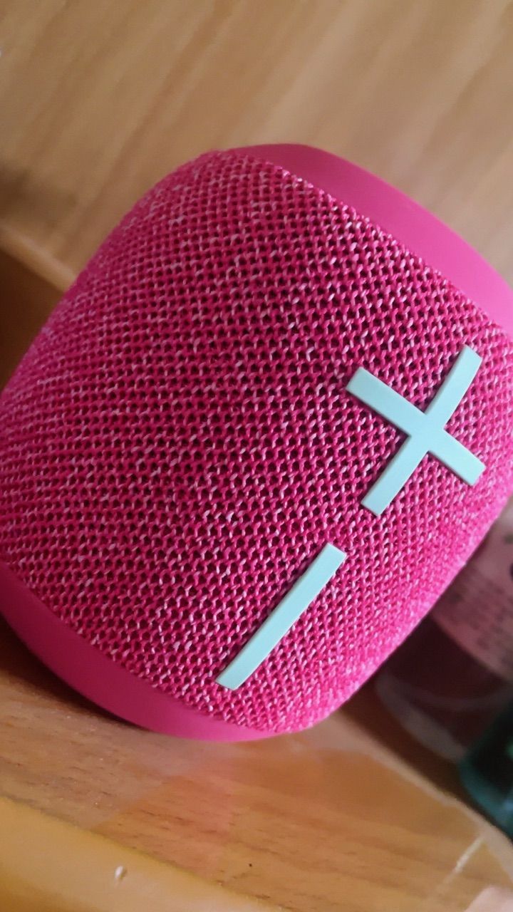 Loa Bluetooth chống nước Logitech