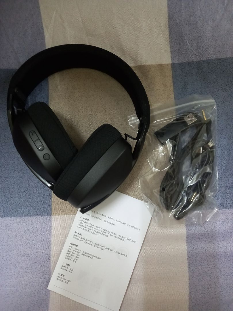 Micro tháo rời trên tai nghe GT30