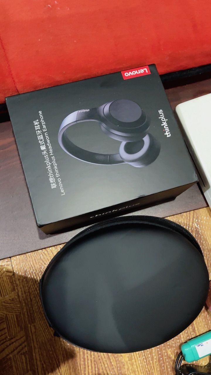 Tai nghe Lenovo TH10 màu trắng