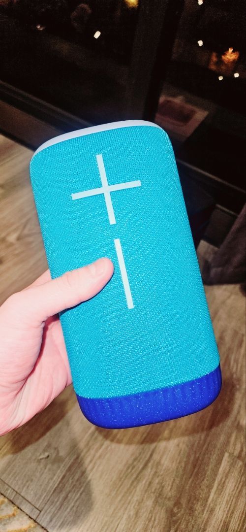 Loa Bluetooth EVERBOOM dùng cho không gian ngoài trời