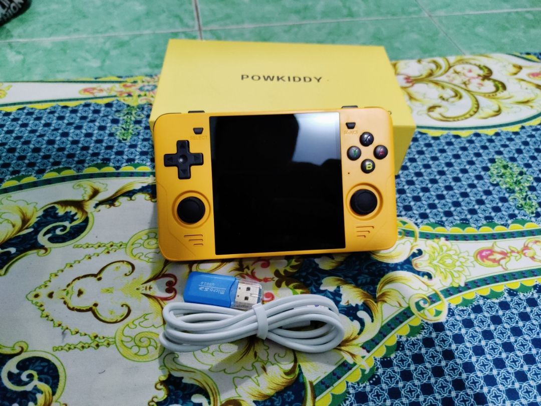 Thiết kế máy chơi game Powkiddy RGB30