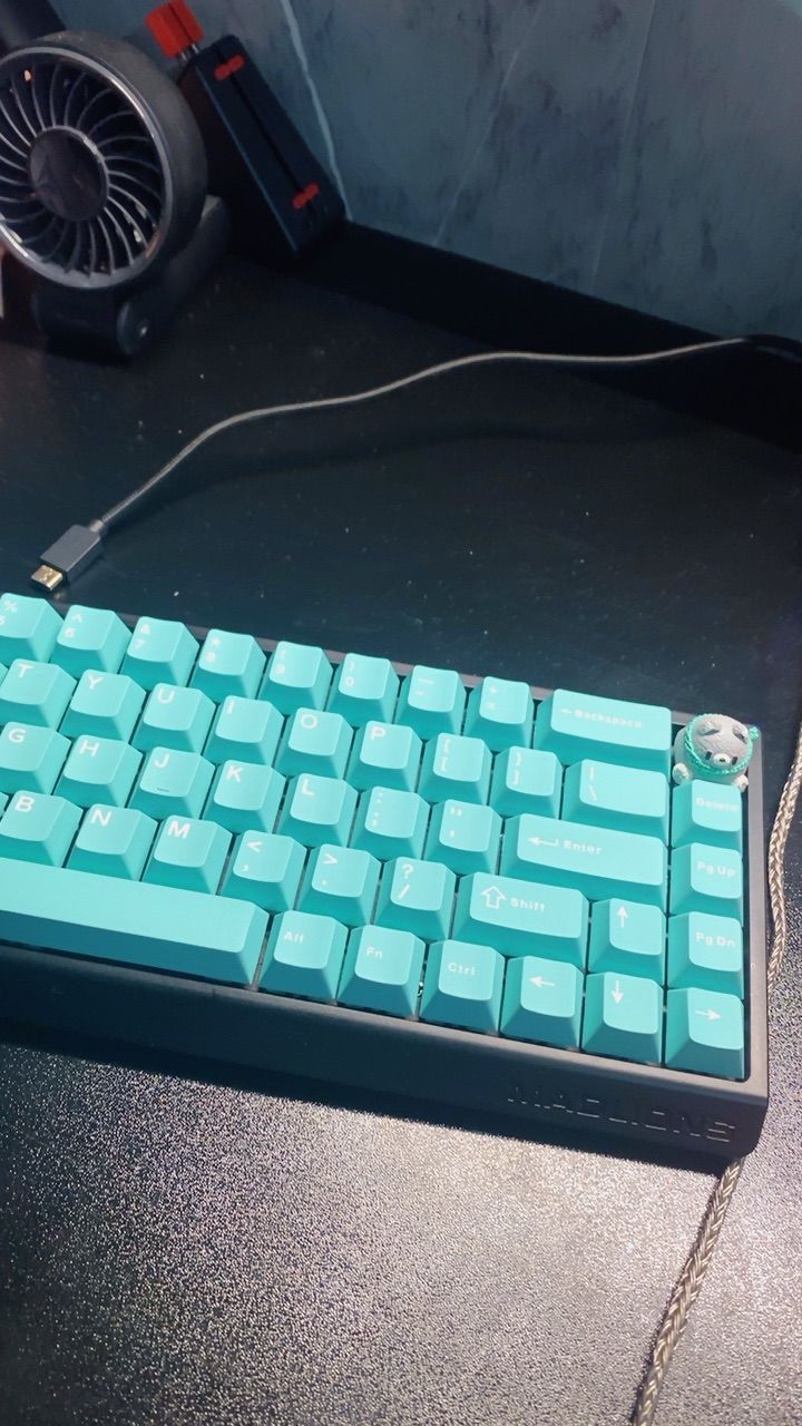 Bàn phím cơ gaming MAD68