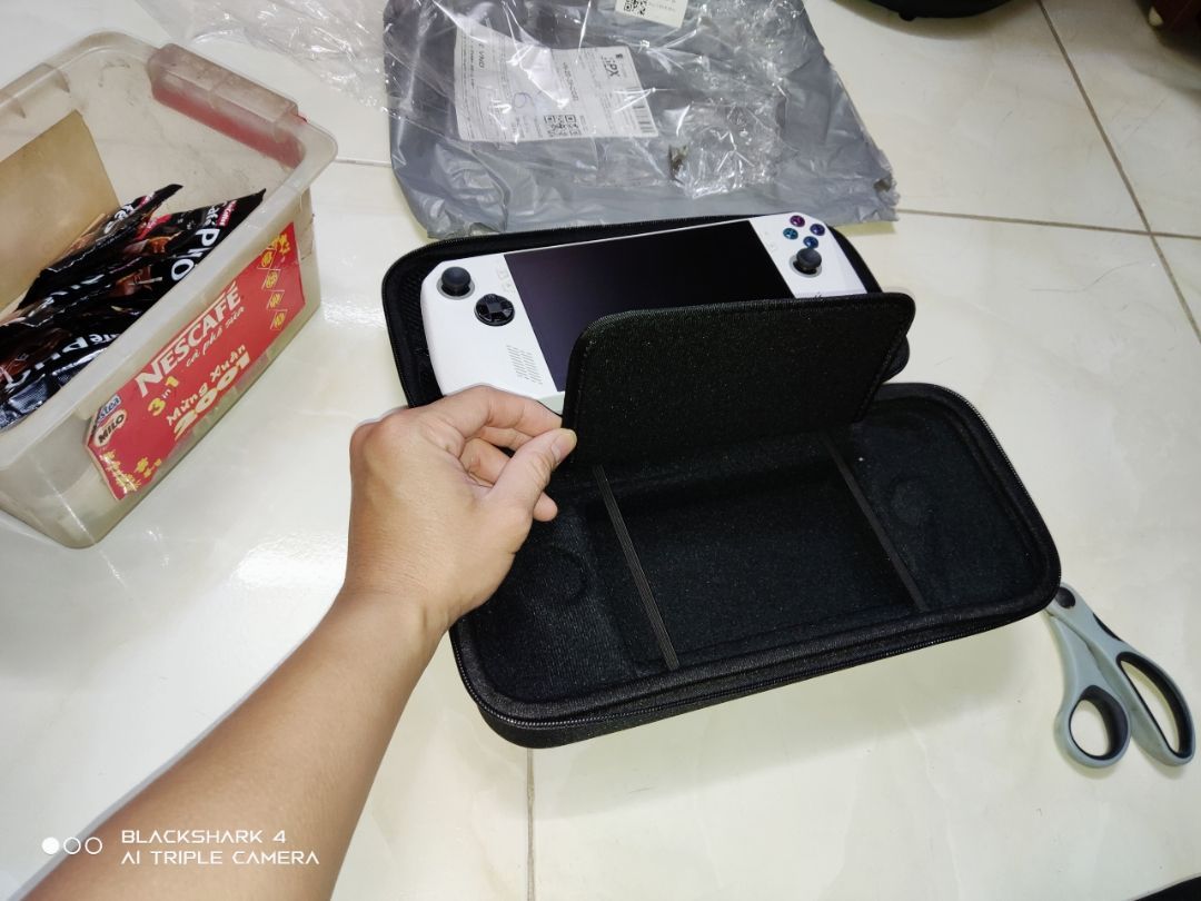 Ngăn phụ kiện của túi Aolion