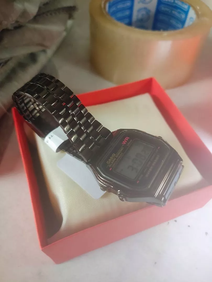 Chi tiết đồng hồ WRO6 dây thép