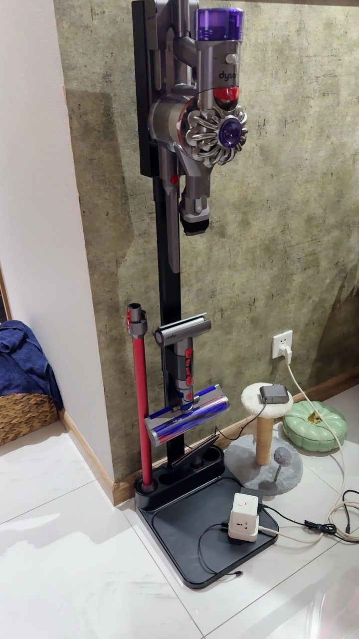 Dyson V8 Slim Fluffy dùng trong gia đình