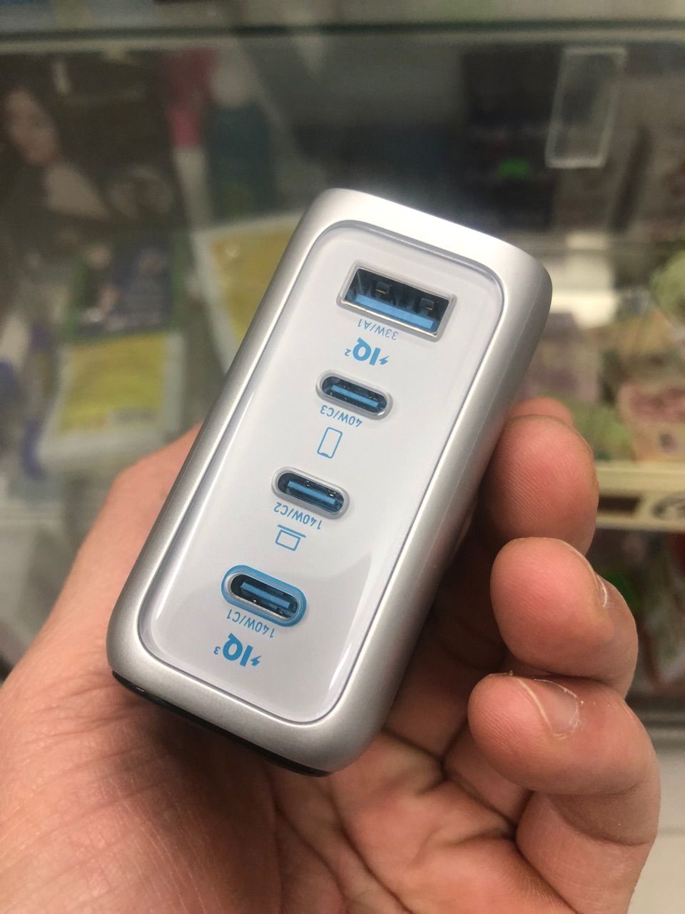 Màn hình LED bộ sạc Anker