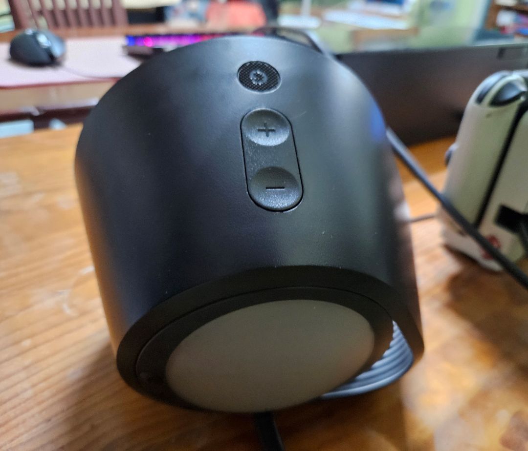 Cổng kết nối trên Logitech G G560