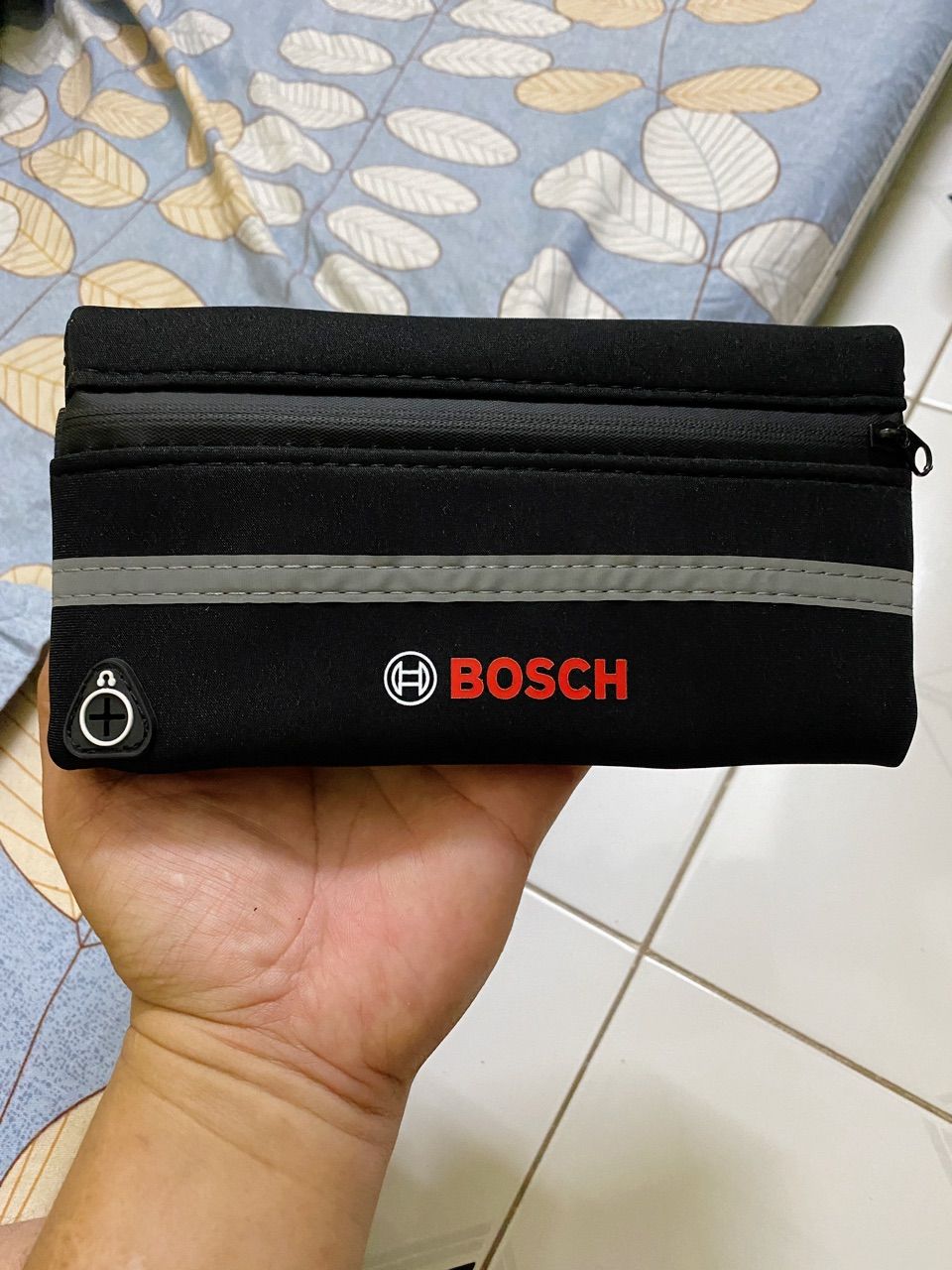 Chi tiết túi đeo hông chạy bộ Bosch