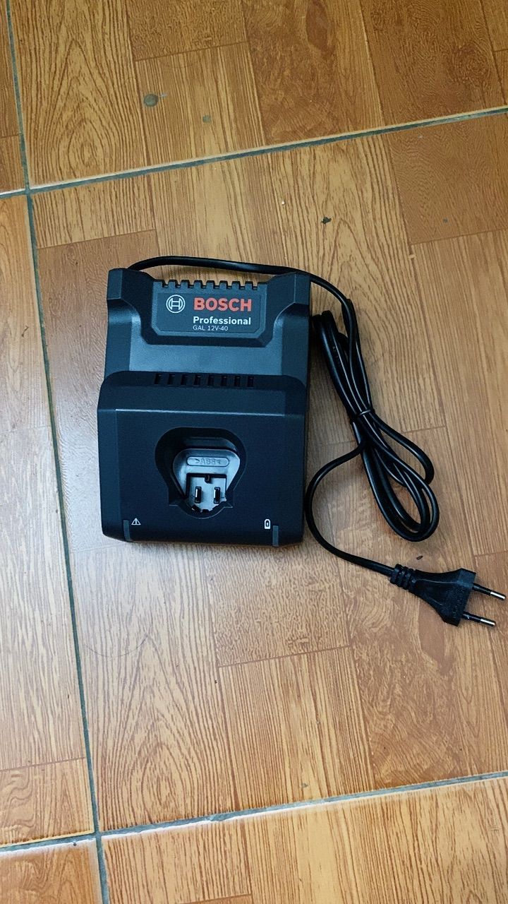 Sạc Bosch GAL 12V-40 và phụ kiện