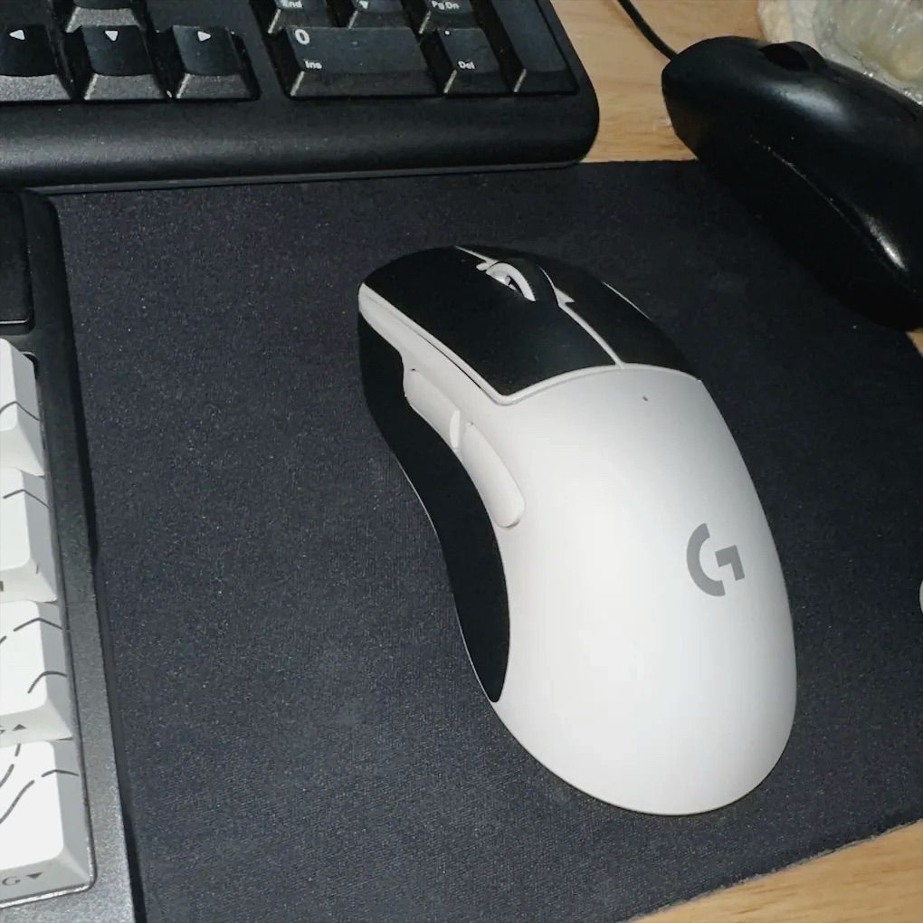 Mặt bên chuột Logitech G Pro X Superlight 2 Dex