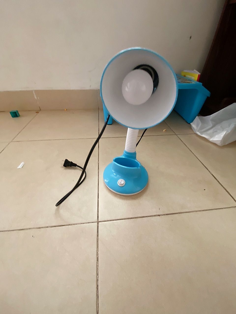 Đèn học để bàn chống cận tích hợp giá để bút và đỡ điện thoạ - ảnh 3