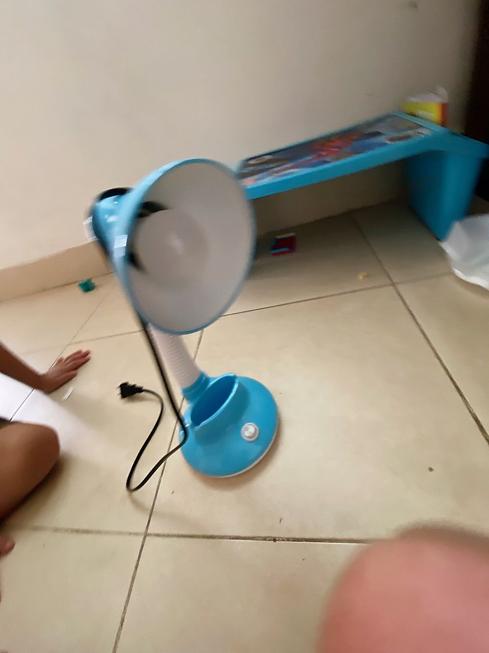 Đèn học để bàn chống cận tích hợp giá để bút và đỡ điện thoạ - ảnh 5