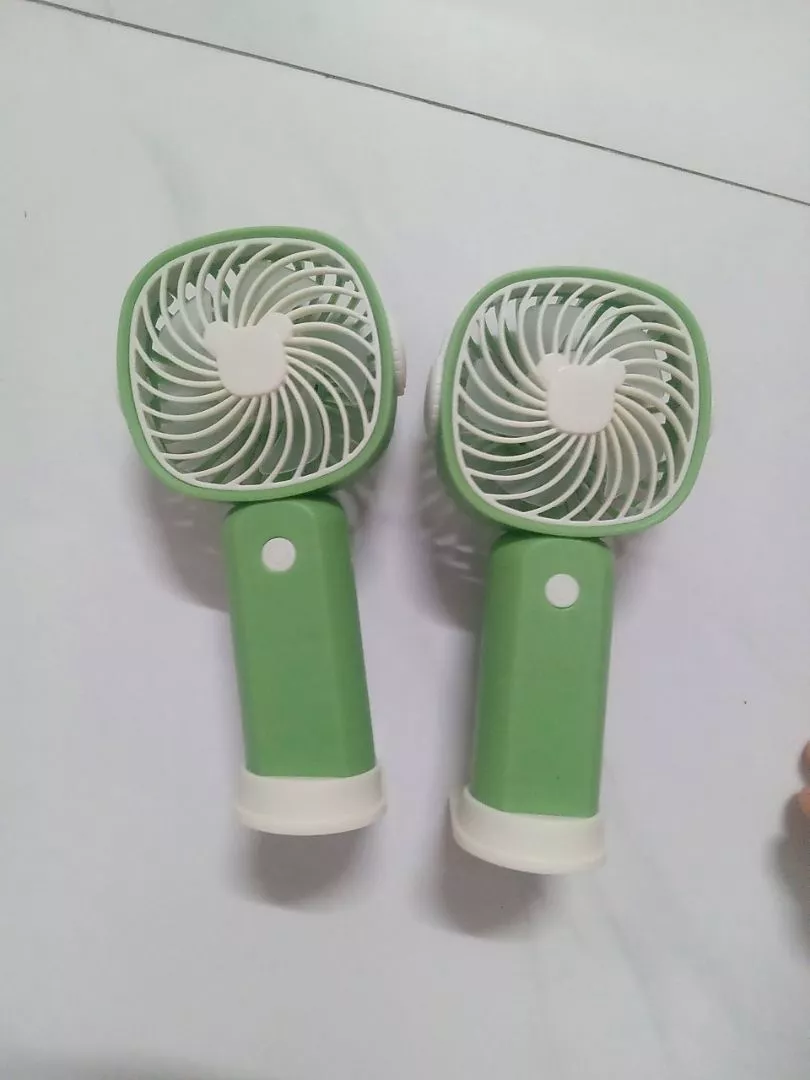 Quạt cầm tay mini - thiết kế nhỏ gọn dễ mang theo