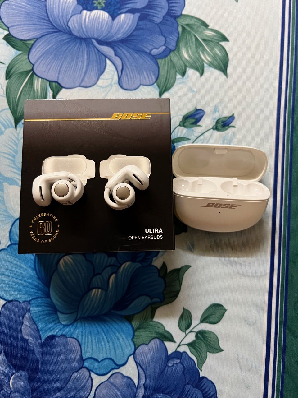 Thiết kế open ear Bose Ultra Open Earbuds