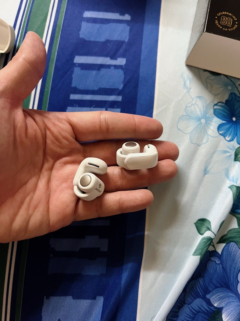 Kết nối và hộp sạc Bose Ultra Open Earbuds