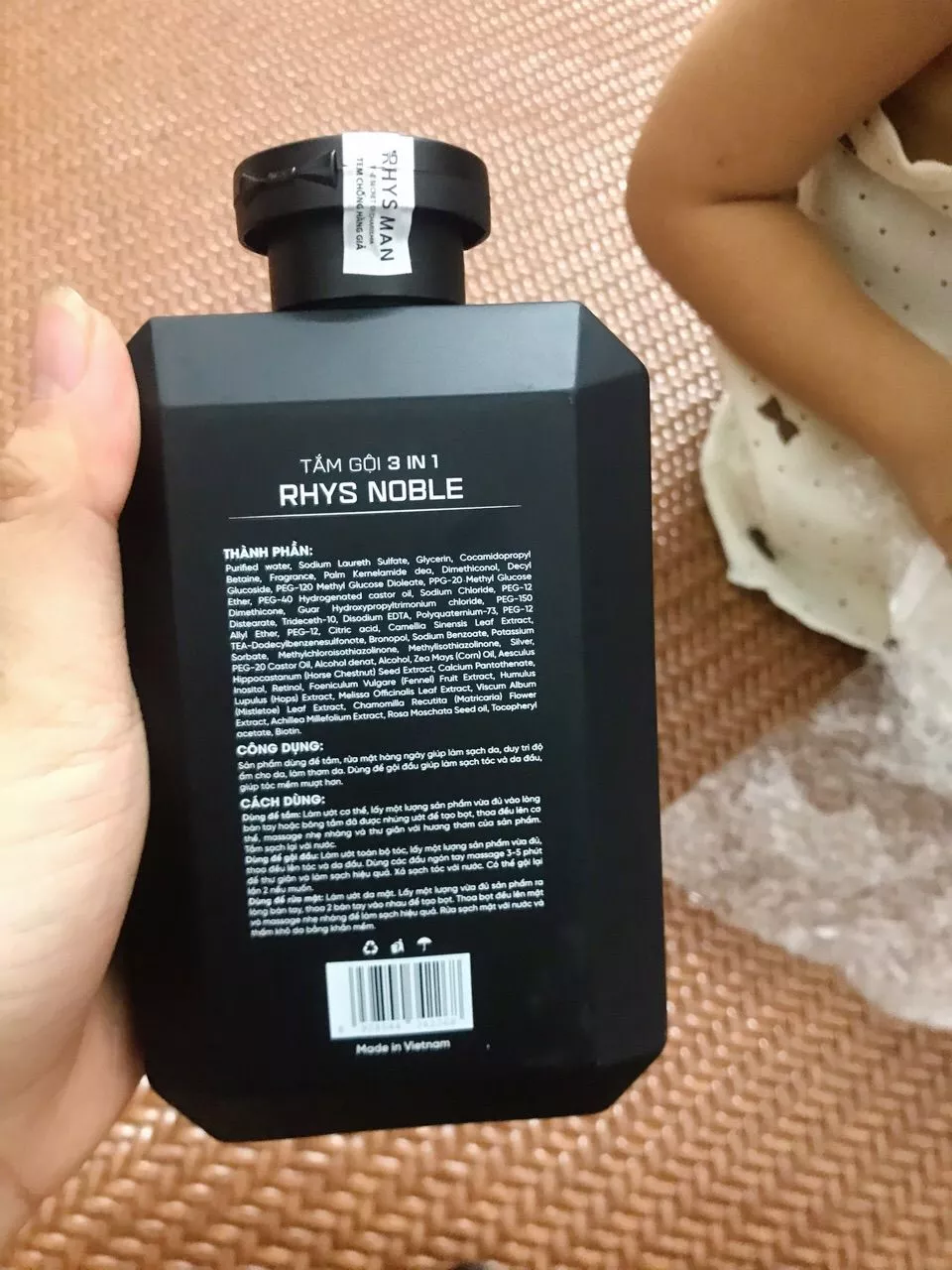 Sữa tắm gội 3in1 Rhys Man - kết cấu bọt tắm