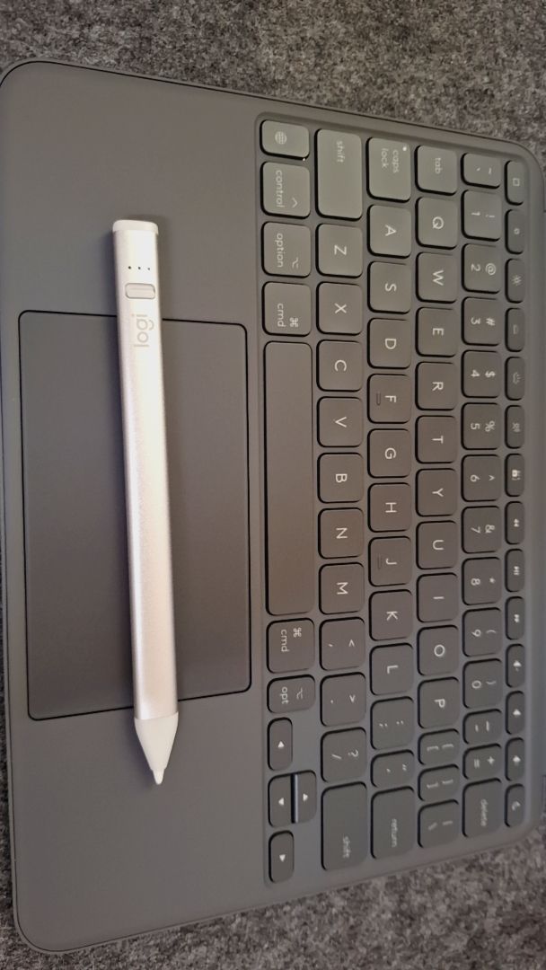 Bút Logitech Crayon đi kèm