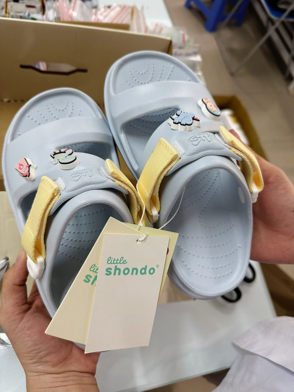 Chi tiết sandal trẻ em FX