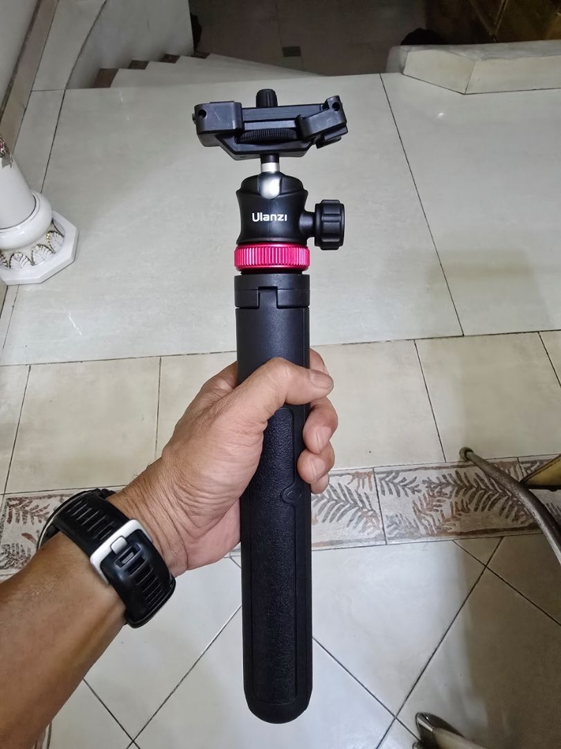 Ulanzi MT-44 khi điều chỉnh chiều cao