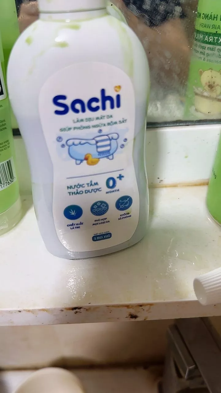 Nước tắm thảo dược Sachi cho bé làm dịu da