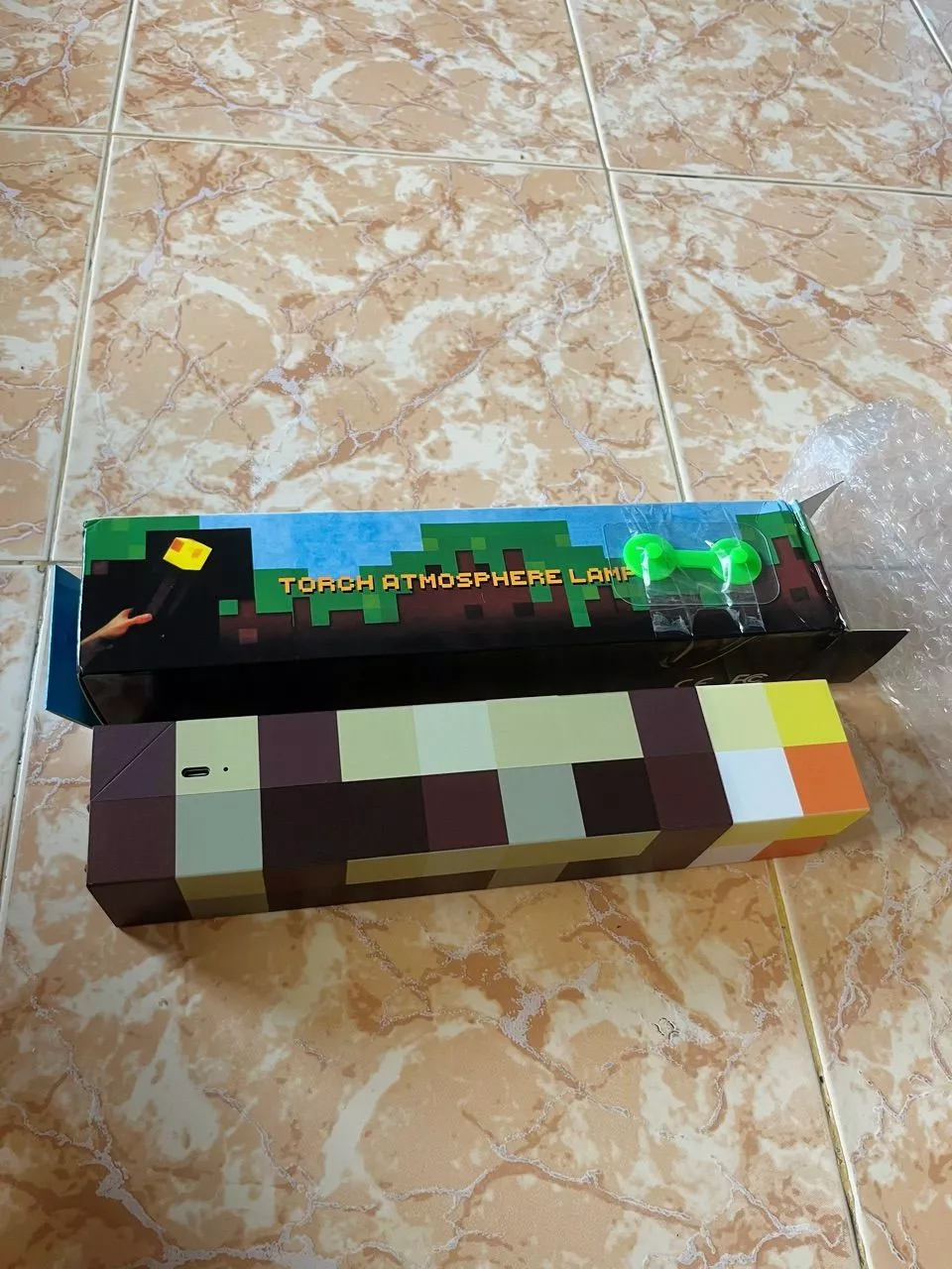 Đèn đuốc Minecraft dùng làm đèn ngủ
