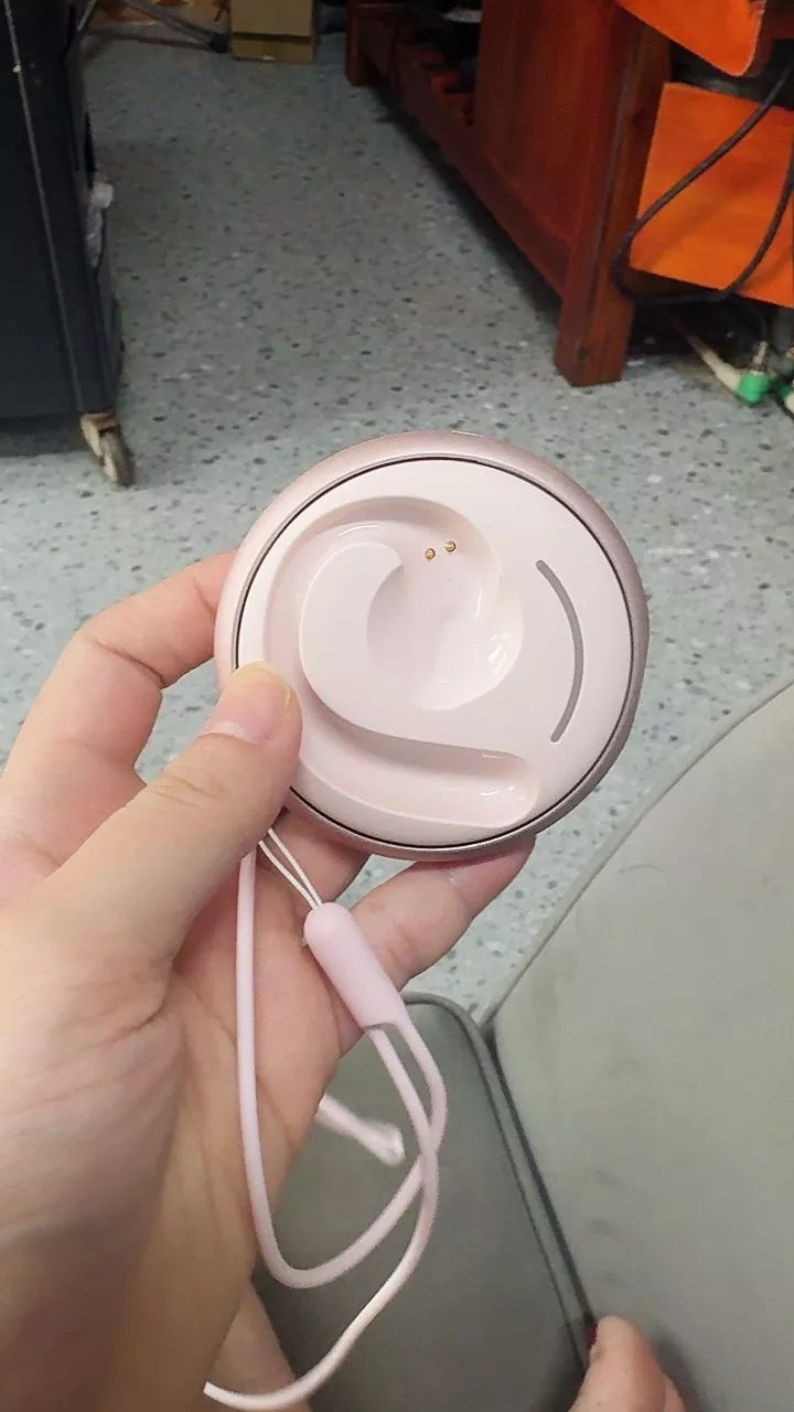 Thiết kế đeo móc tai