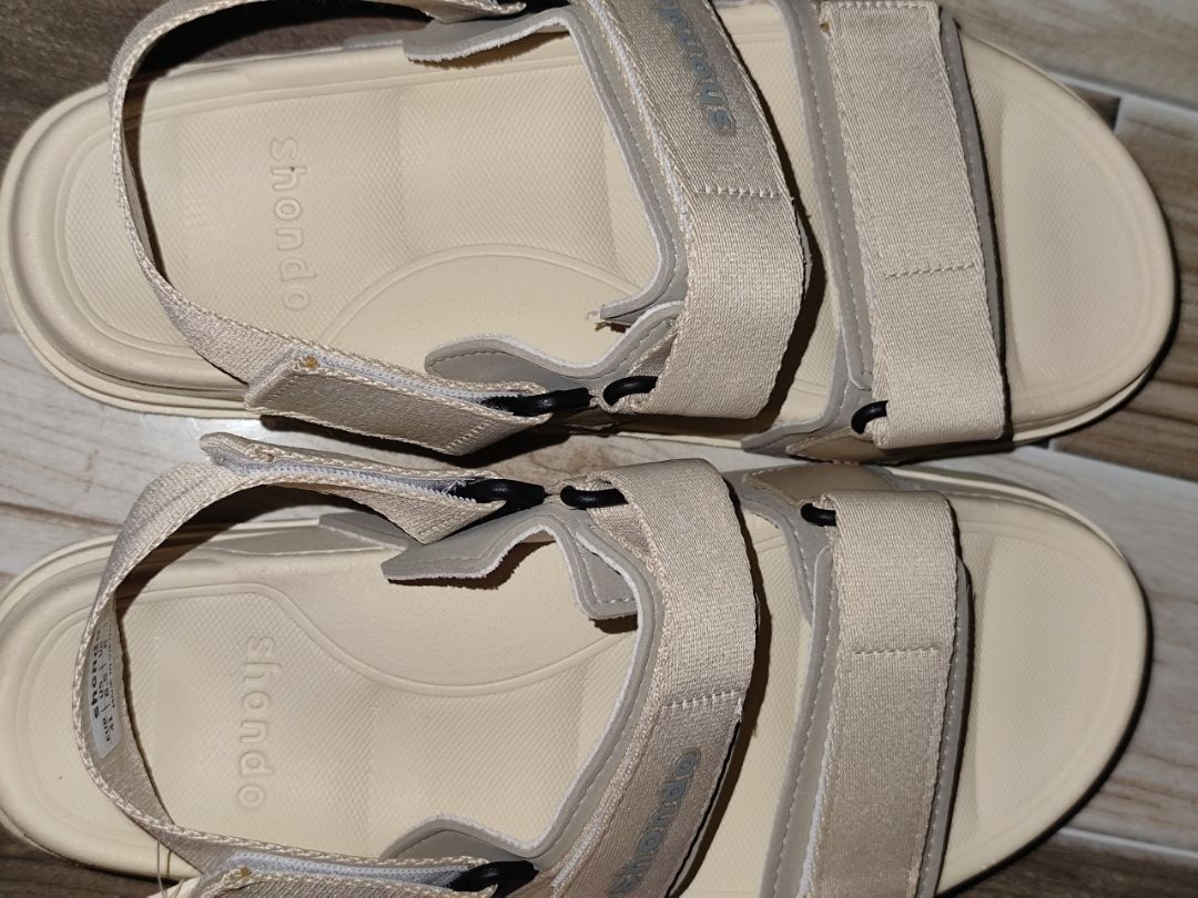 Chi tiết quai sau sandal Shondo