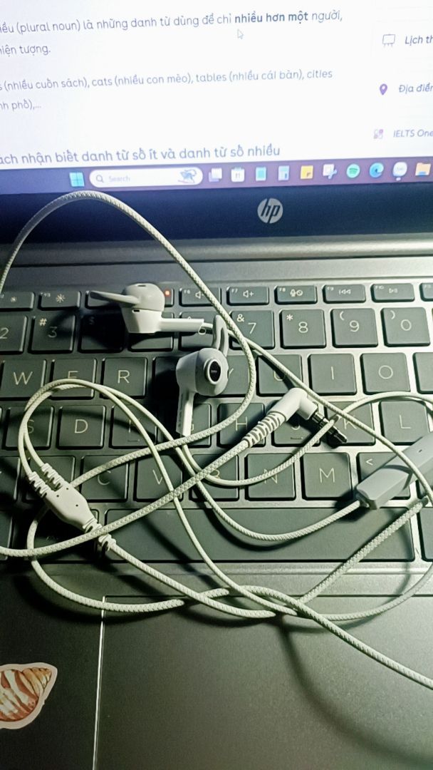 Thiết kế semi-in-ear của Plextone G27