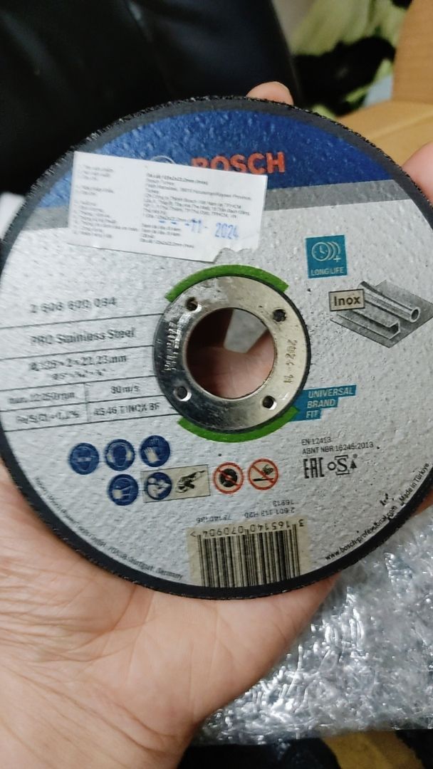 Đá cắt Bosch mặt trước